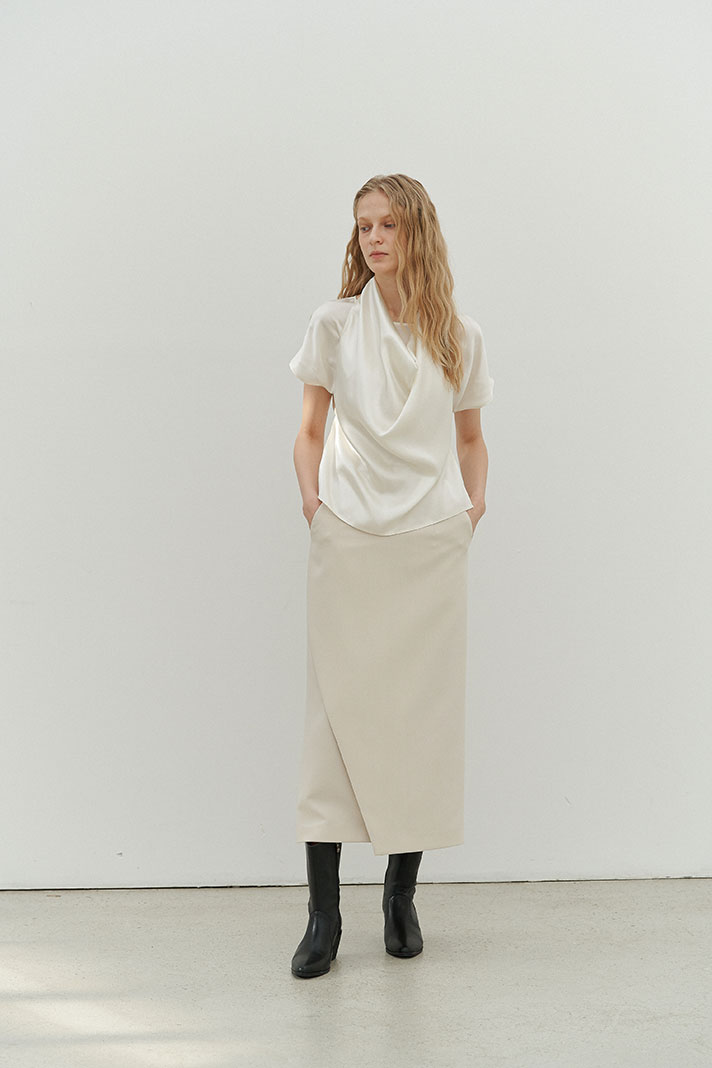 Unbalance slit skirt (Cream)